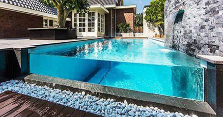 Kewaspadaan Penggunaan Kolam Renang Akrilik.