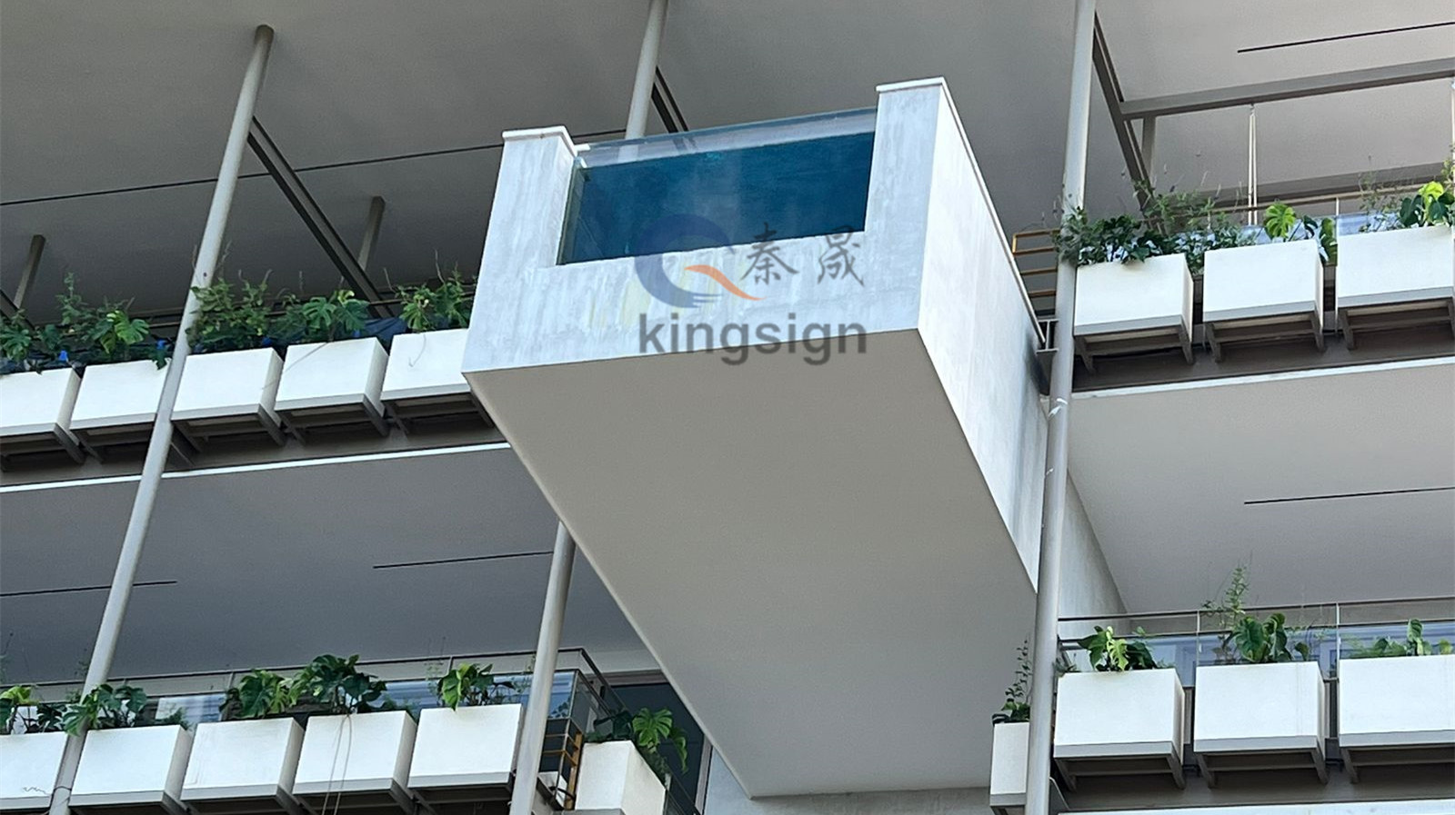 Lembaran Akrilik Kingsign untuk proyek kolam renang hotel