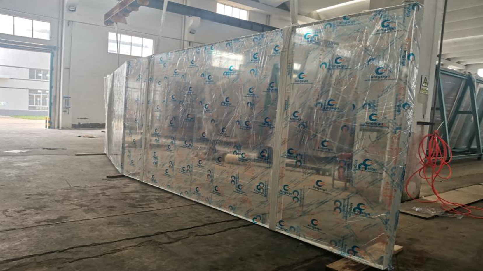 Keluarkan lembaran akrilik melengkung bening untuk akuarium