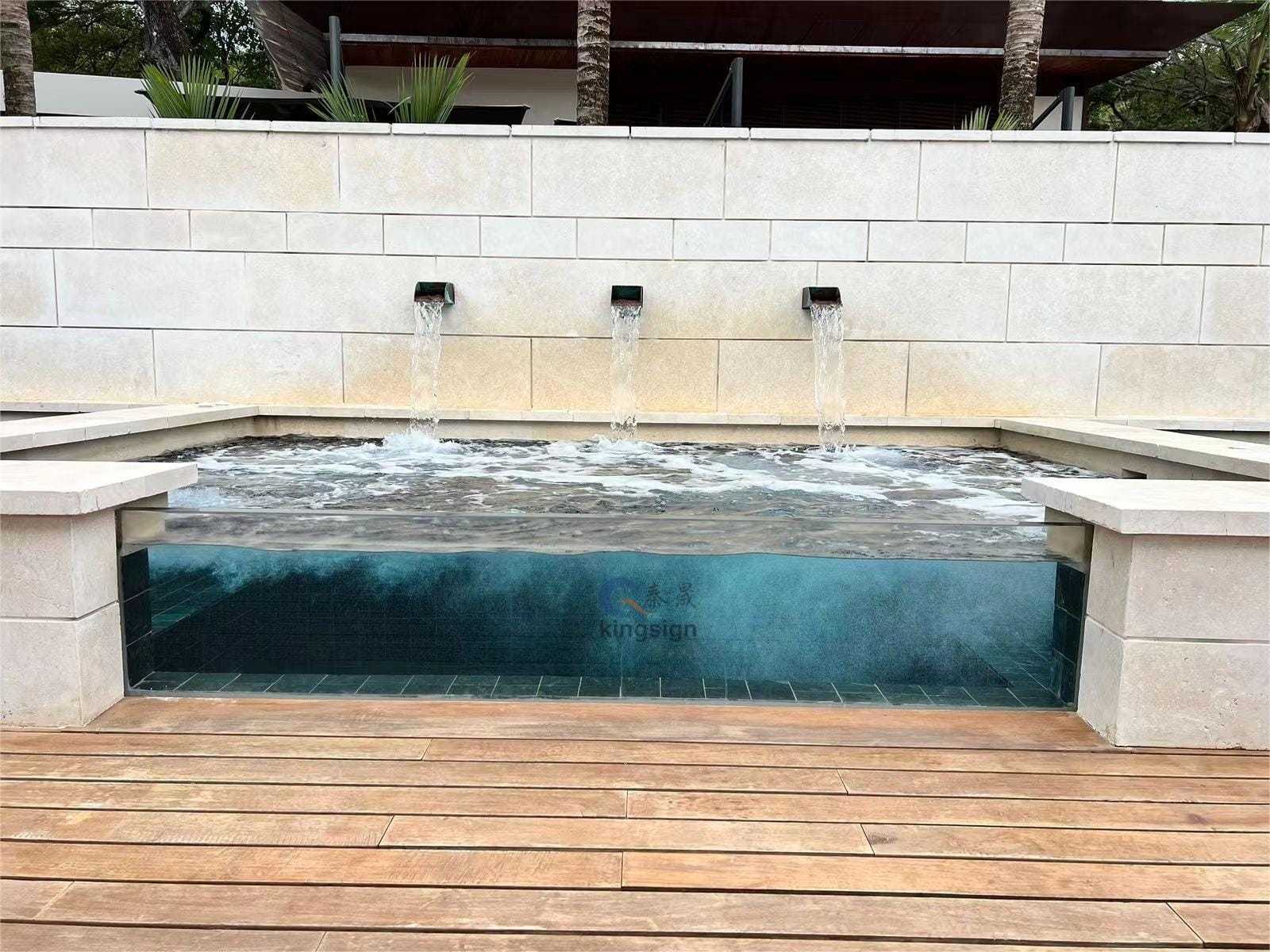 Mengapa lembaran akrilik digunakan sebagai pengganti kaca sebagai jendela kolam renang?