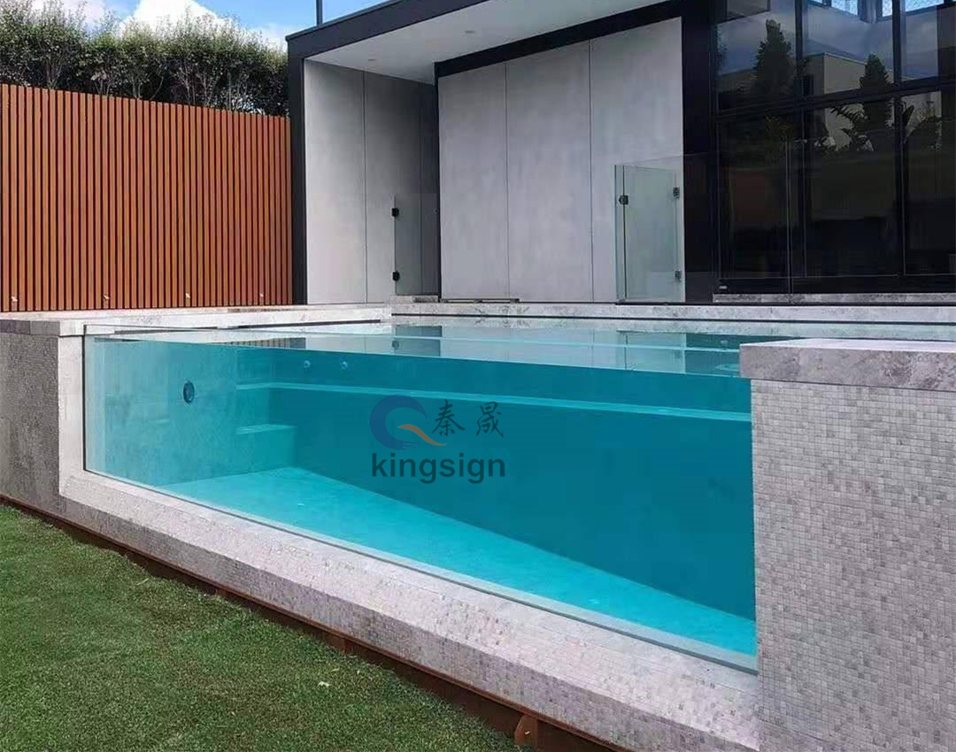 Cara membersihkan dan memelihara jendela kolam renang akrilik