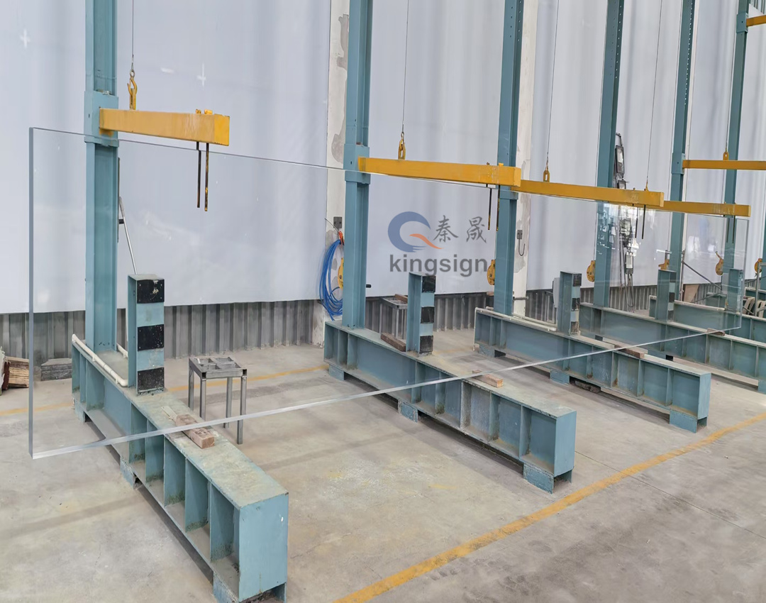 Apa perbedaan antara plexiglass dan kaca tempered