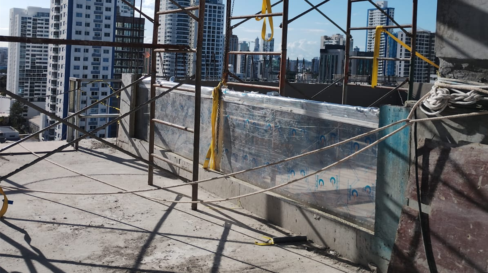 Panel Akrilik Tebal 100mm untuk Jendela Kolam Renang Luar Ruangan